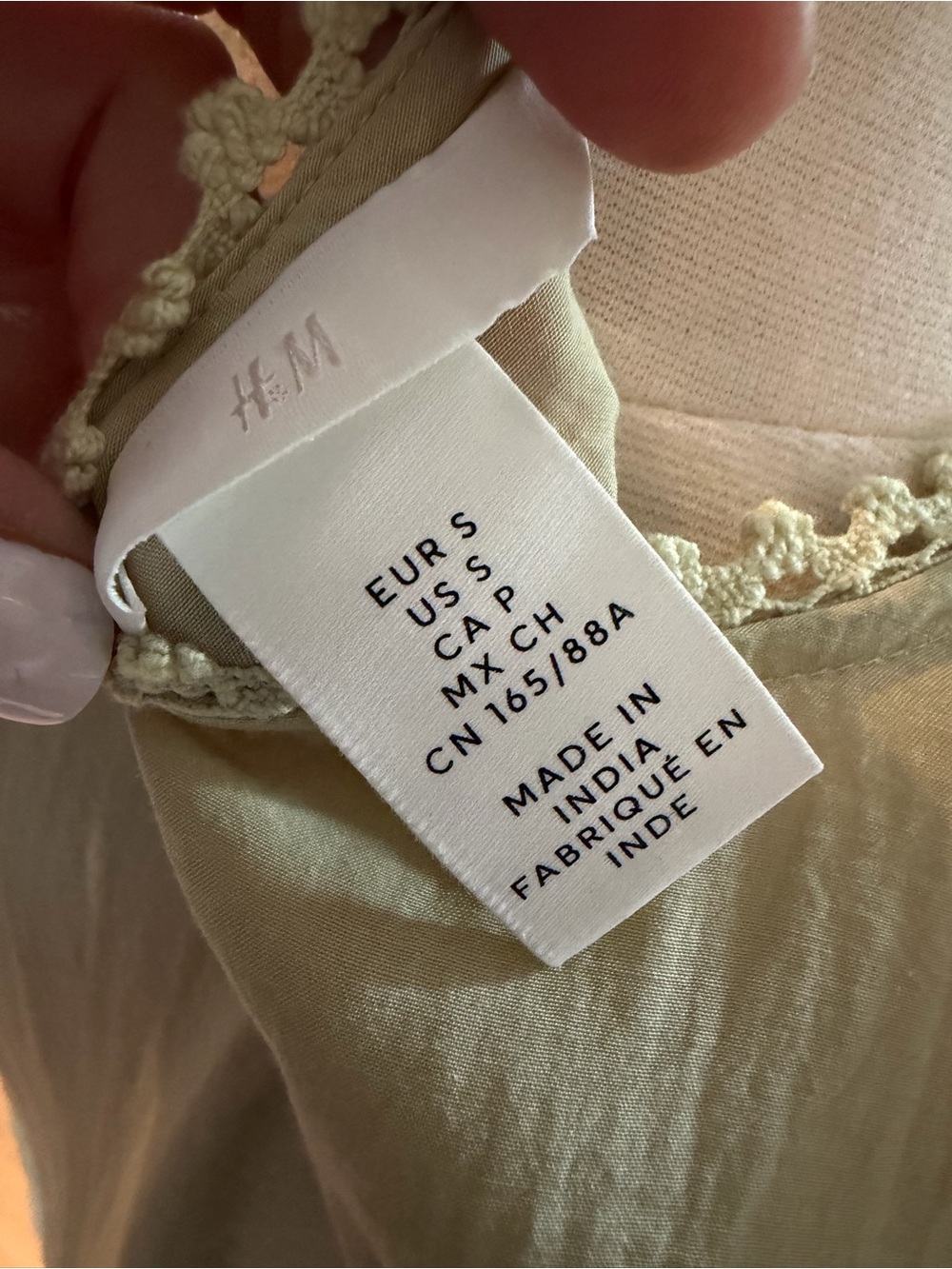 H&M Pale Green Ruffle Button-Front Top - Picture 4 of 4